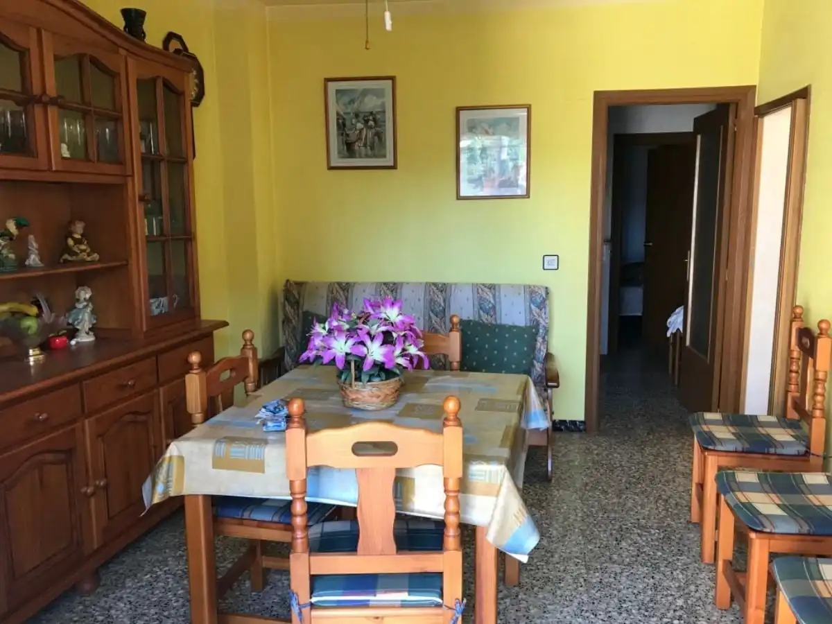 Comedor de Casa adosada en venta en Valdeltormo con Trastero, Amueblado y Horno