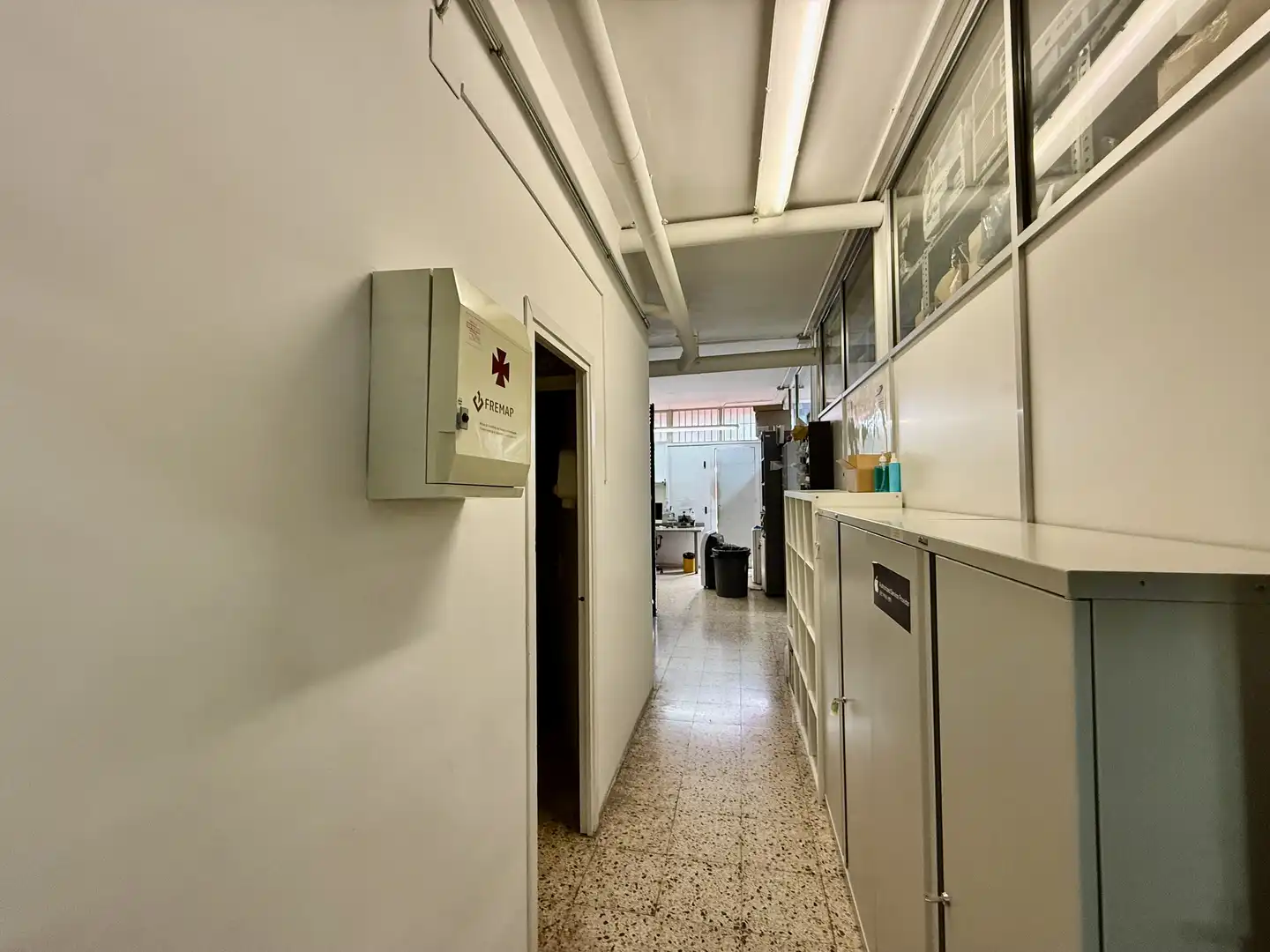 Local en venta en Cornellà de Llobregat