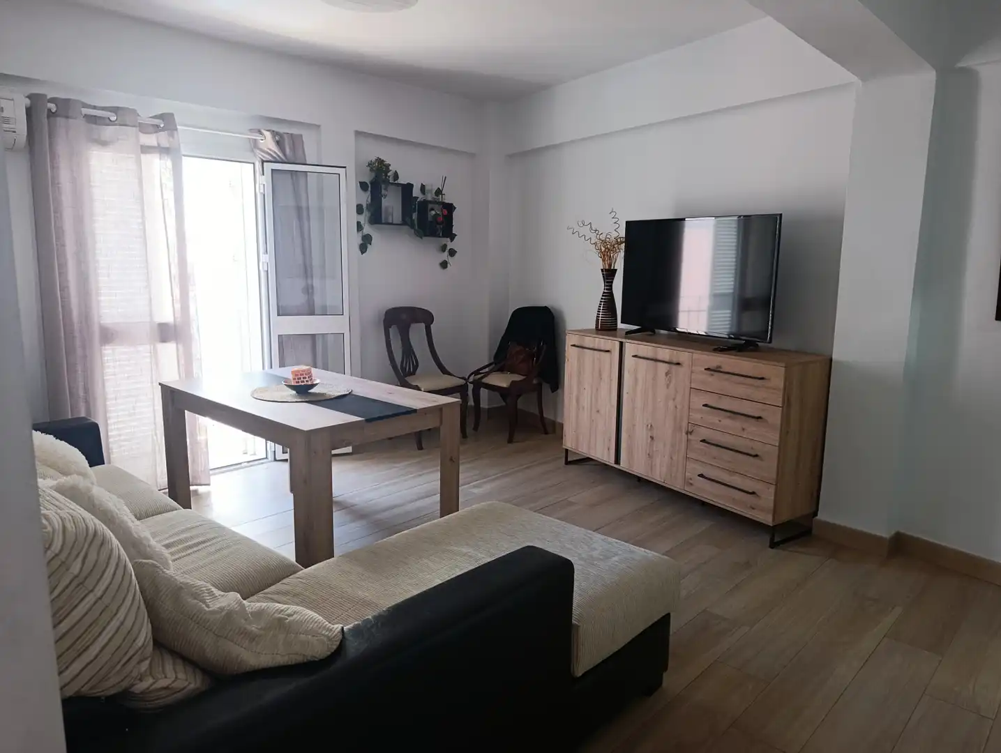 Sala de estar de Piso de alquiler en Dos Hermanas con Aire acondicionado, Trastero y Amueblado