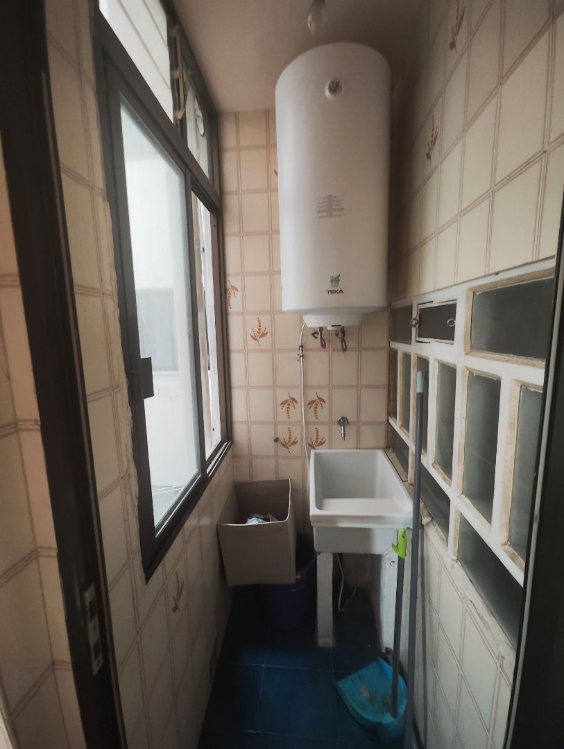 Bathroom of Flat for sale in Santiago de Compostela   with Heating, Storage room and Furnished