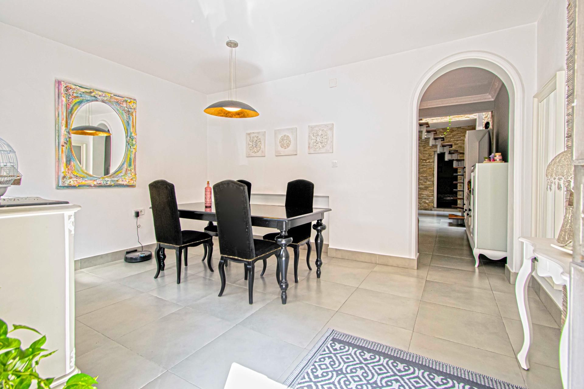 Dining room of Single-family semi-detached for sale in  Sevilla Capital  with Air Conditioner and Jacuzzi