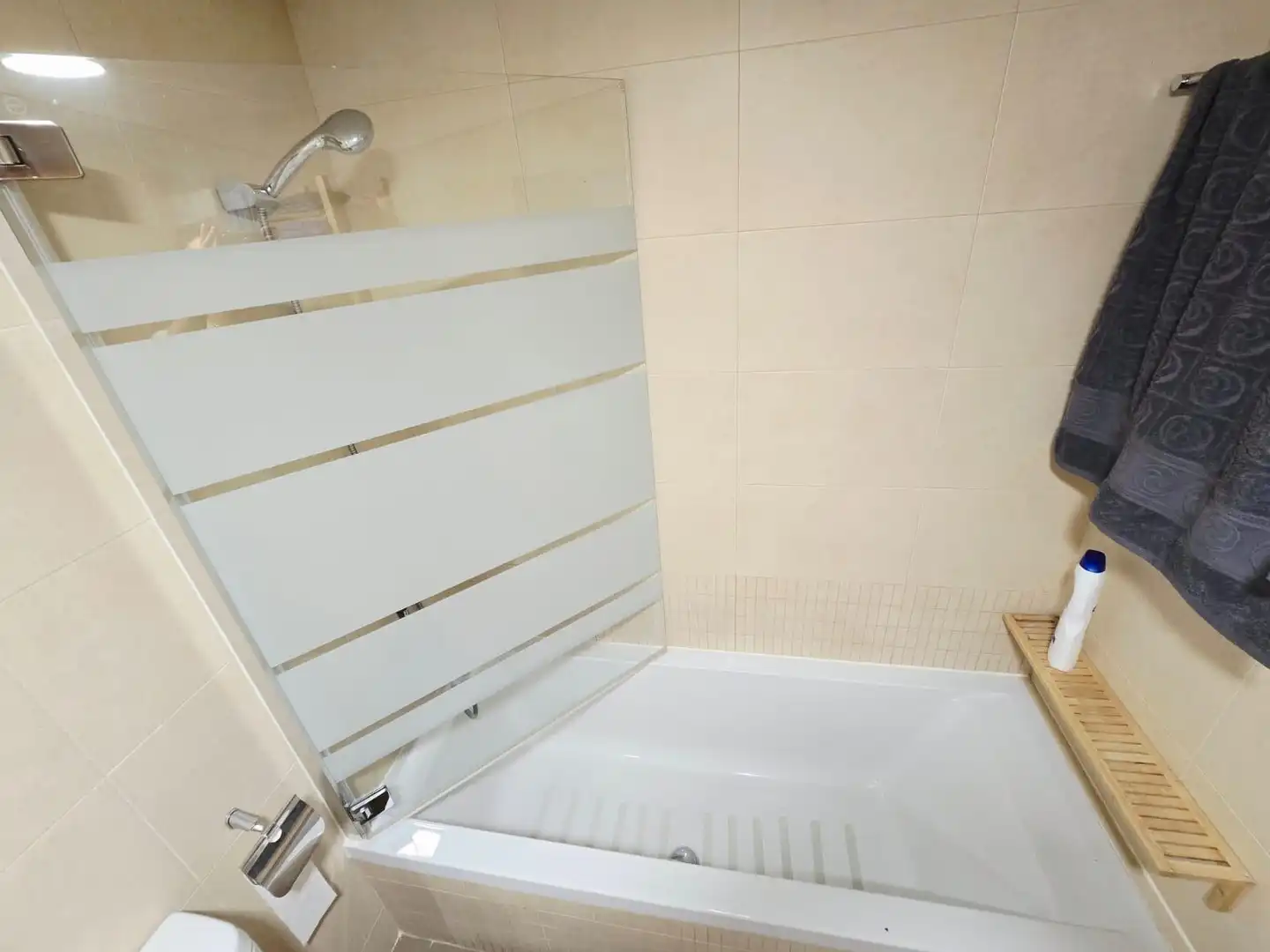 Bathroom of Apartments for sale in Benidorm  with Air Conditioner, Terrace and Furnished