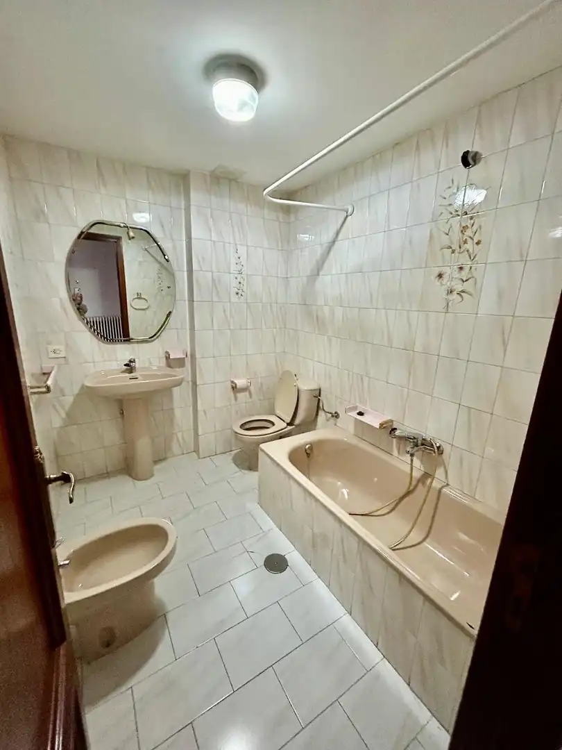 Baño de Ático en venta en La Bañeza  con Calefacción y Terraza