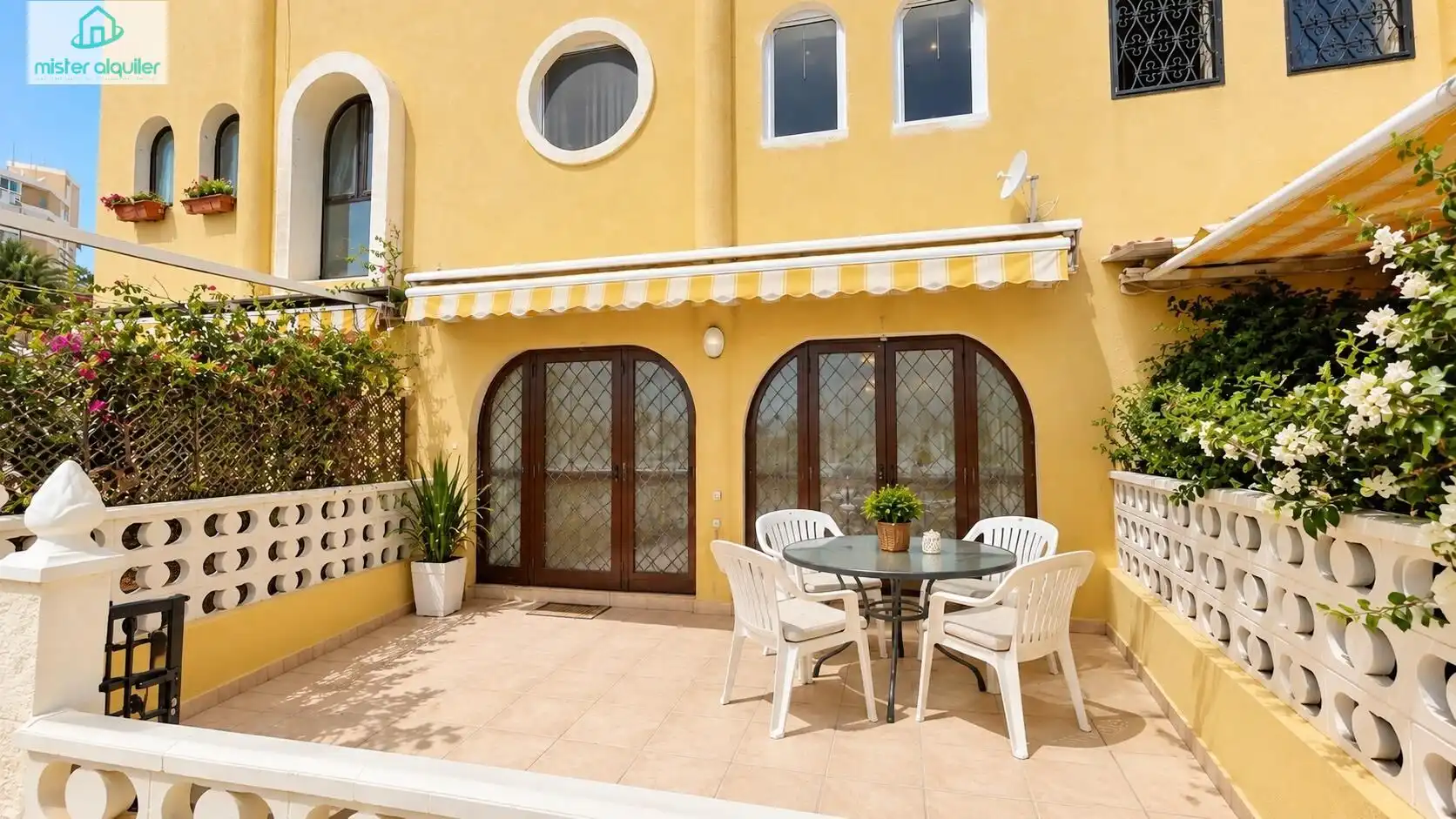 Terraza de Casa o chalet de alquiler en El Campello con Calefacción, Terraza y Amueblado