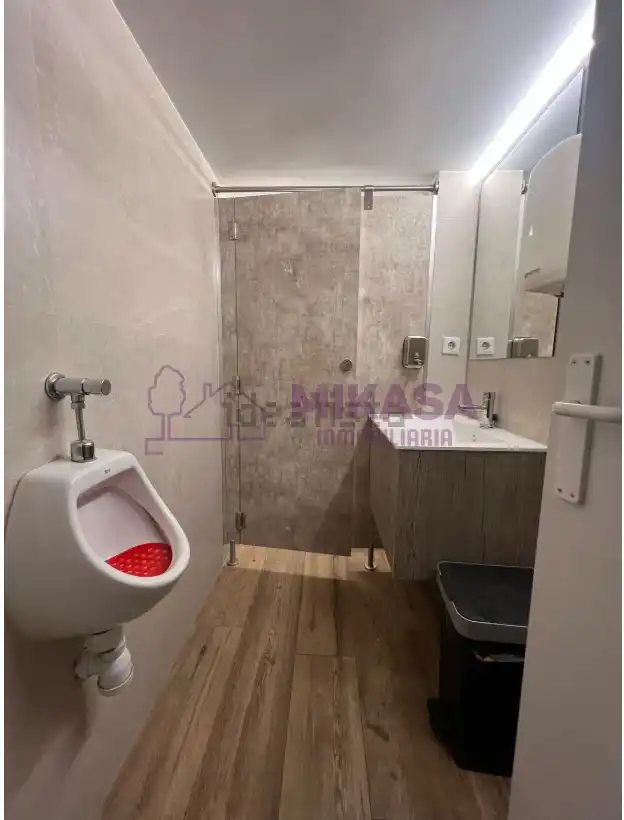 Badezimmer von Fabrikhallen zum Verkauf in Getafe
