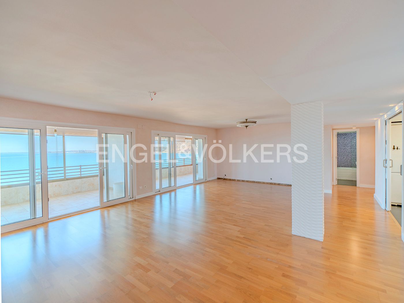 Living room of Flat for sale in Alicante / Alacant  with Air Conditioner, Heating and Parquet flooring