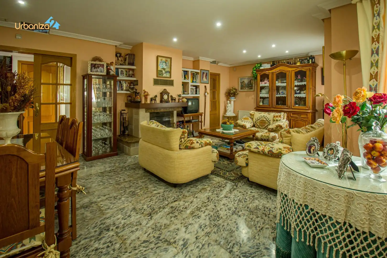 Sala d'estar de Casa o xalet en venda en Badajoz amb Aire condicionat, Jardí privat i Terrassa