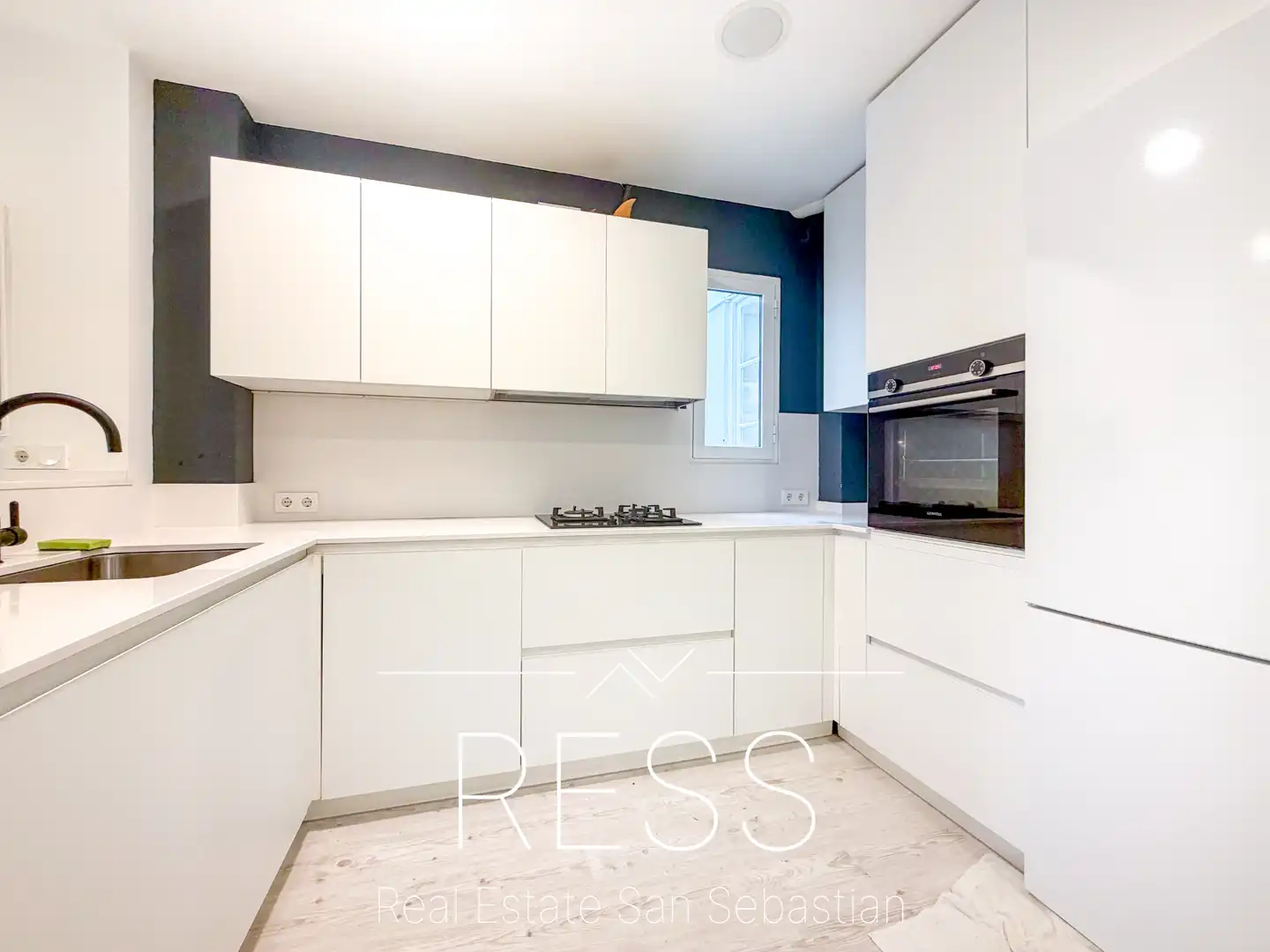 Küche von Wohnung zum Verkauf in Donostia - San Sebastián  mit Heizung, Terrasse und Möbliert