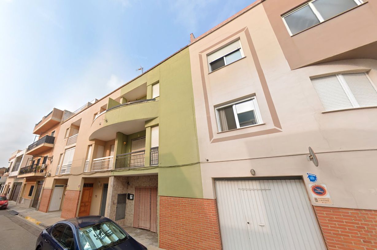Vista exterior de Pis en venda en L'Alcúdia amb Terrassa, Traster i Balcó