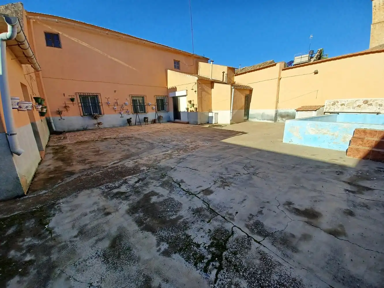 Vista exterior de Casa o xalet en venda en Minaya amb Calefacció, Traster i Piscina