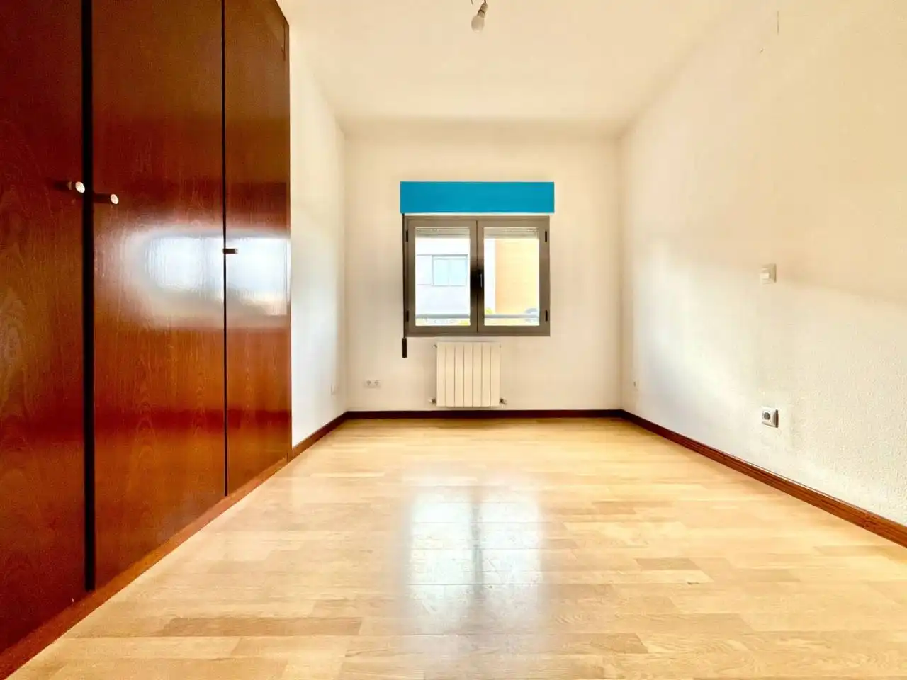 Habitación de Casa adosada en venta en Bargas con Calefacción, Jardín privado y Alarma