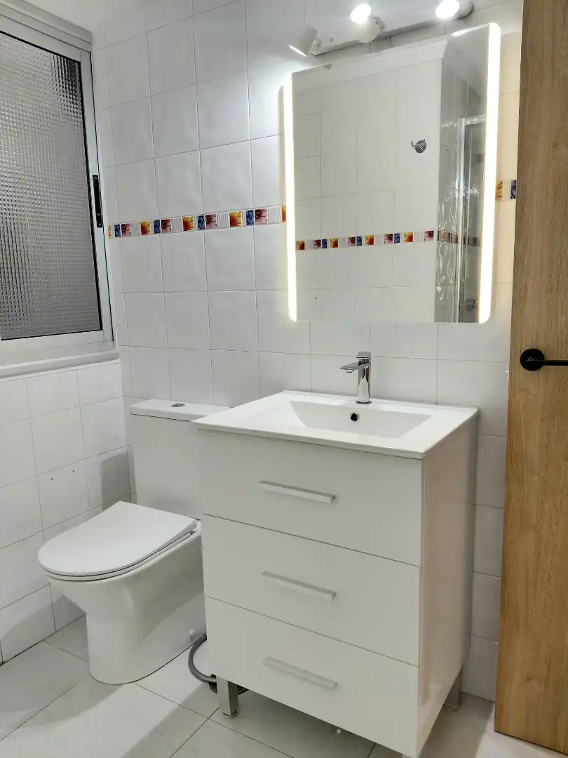 Bathroom of Flat for rent in Las Palmas de Gran Canaria  with Furnished and Washing machine