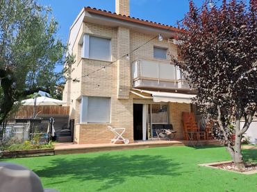 Terraced house with garden for sale in Carrer Font de Vinço 12