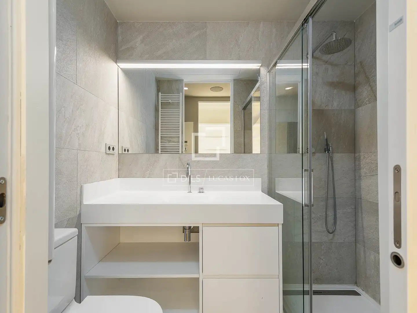 Baño de Ático en venta en Barcelona con Aire acondicionado, Calefacción y Jardín privado