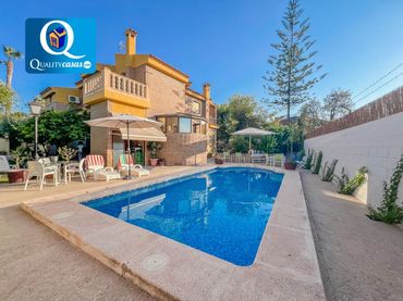 Chalet con balcón en venta en Almajada - Ravel