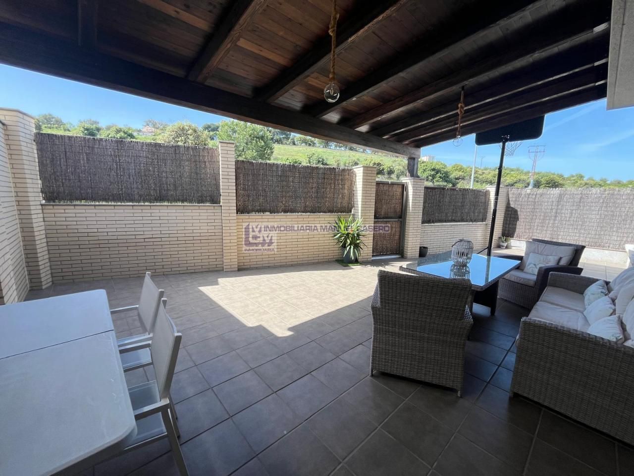 Terrassa de Casa adosada en venda en Cáceres Capital amb Calefacció, Jardí privat i Terrassa
