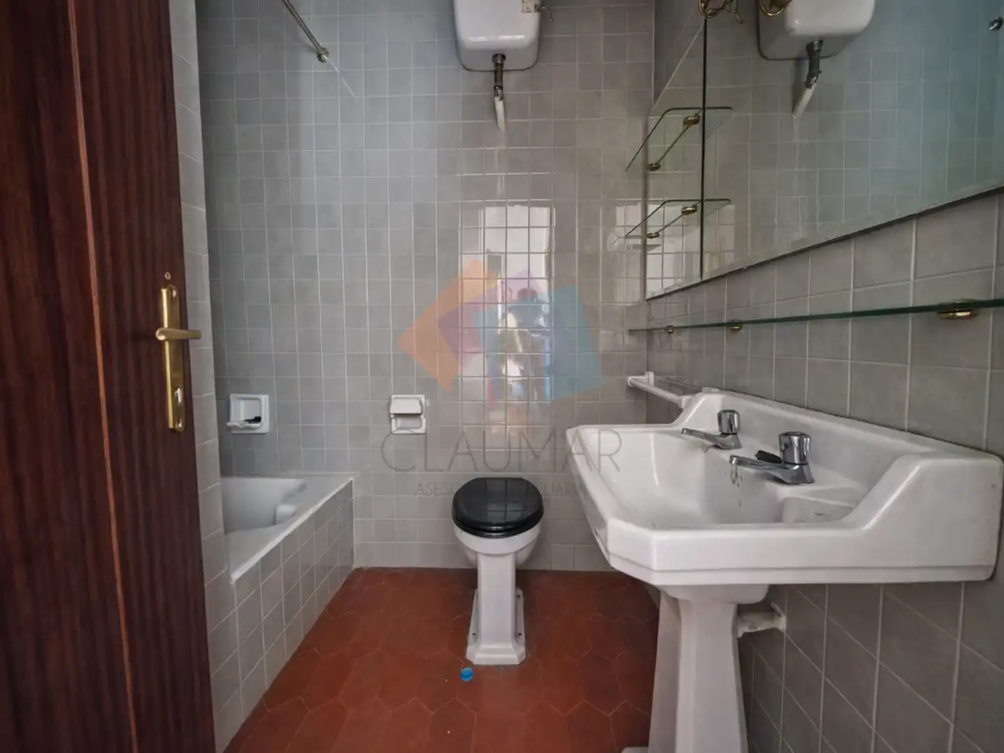 Bany de Casa o xalet en venda en Montitxelvo / Montichelvo amb Jardí privat, Traster i Piscina