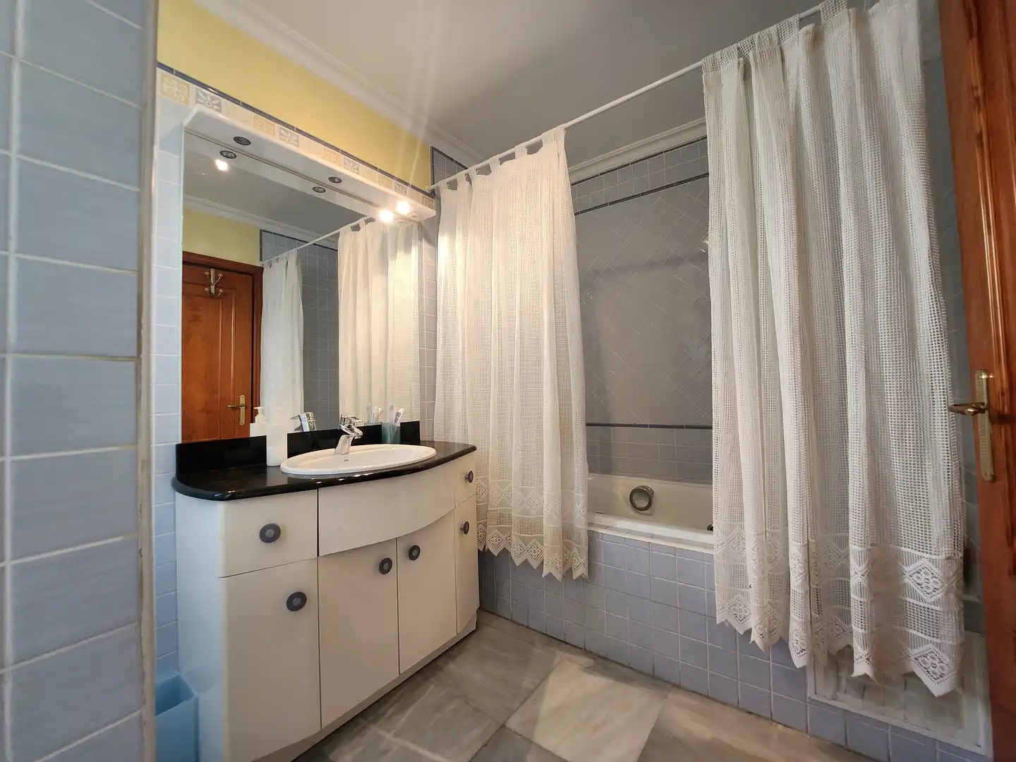 Baño de Casa o chalet en venta en Alcalá de Guadaira con Aire acondicionado, Calefacción y Jardín privado