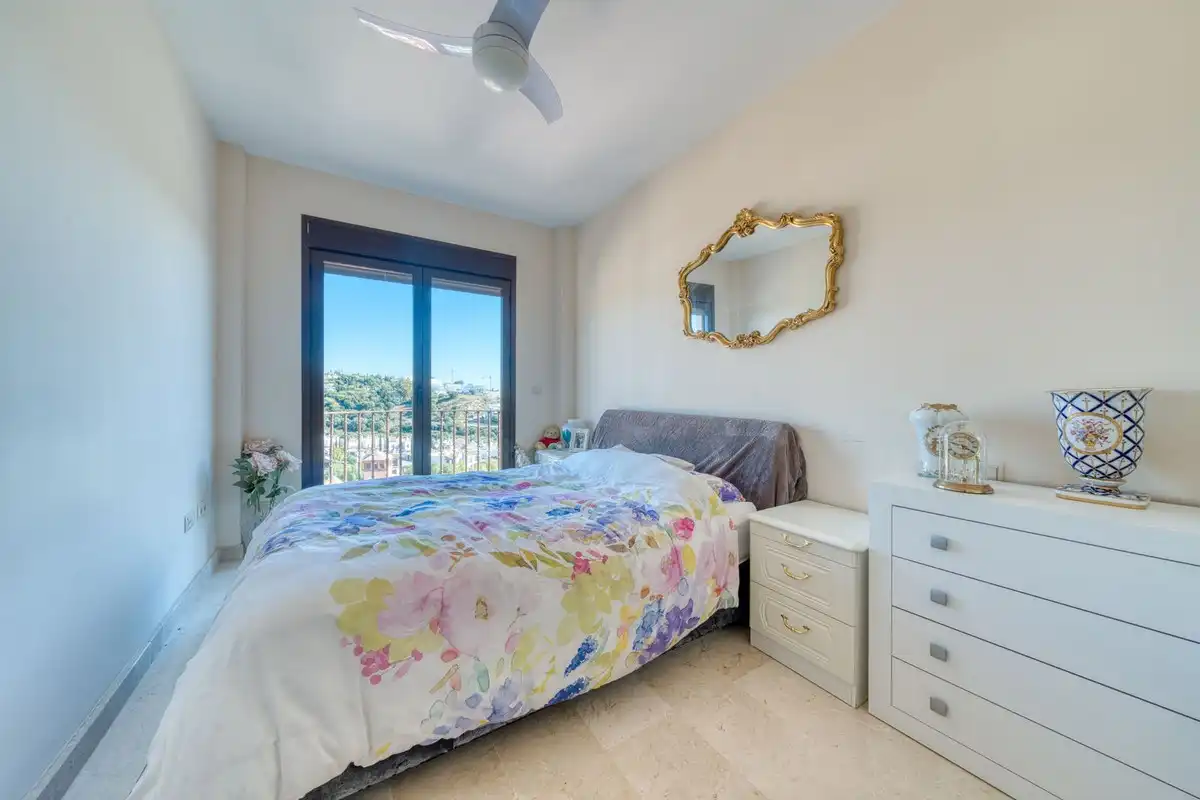 Habitación de Casa adosada en venta en Estepona con Aire acondicionado, Terraza y Piscina comunitaria