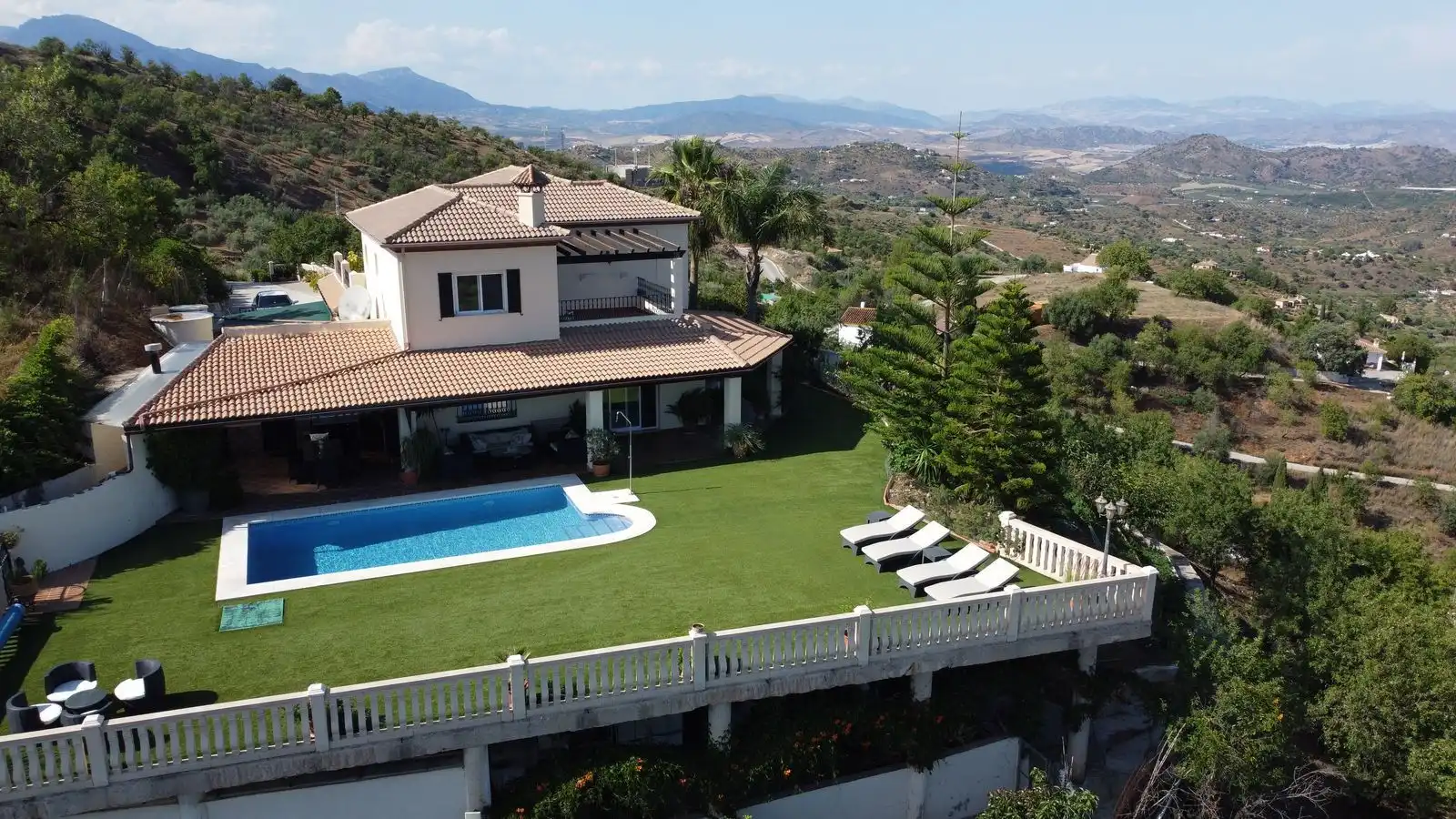 Casa rústica con piscina en venta en Calle Luna