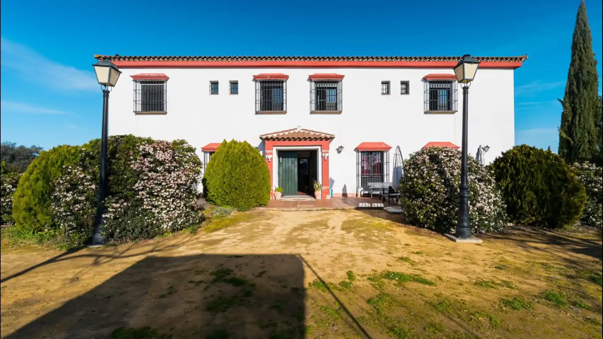 Vista exterior de Edificio en venta en El Ronquillo