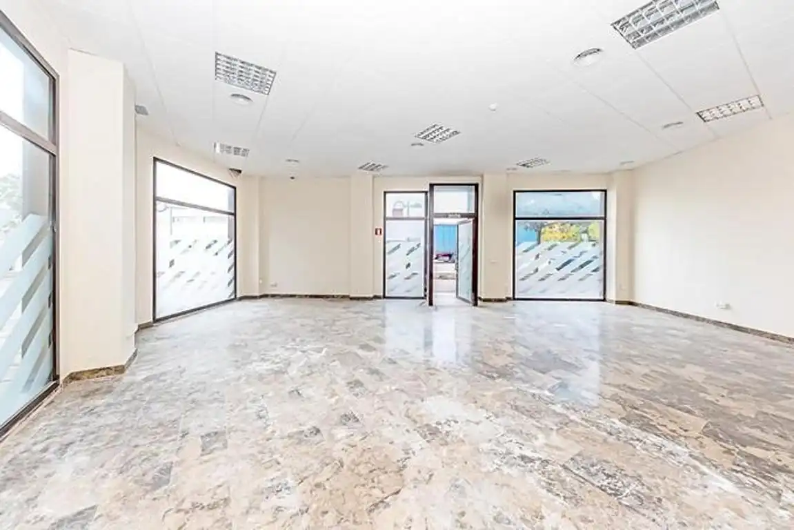 Local comercial en venta en Avenida de Benacazón 3, imagen 5