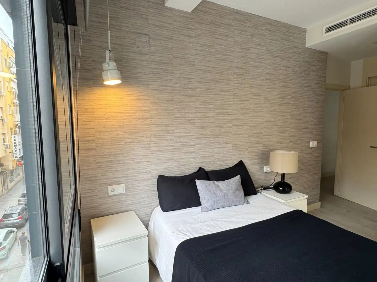 Dormitori de Apartament de lloguer en Málaga amb Aire condicionat, Calefacció i Moblat