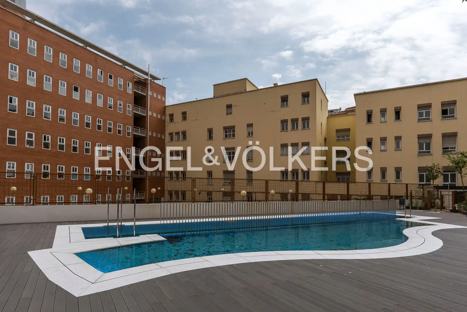 Piscina de Àtic de lloguer en Madrid amb Aire condicionat, Calefacció i Terrassa