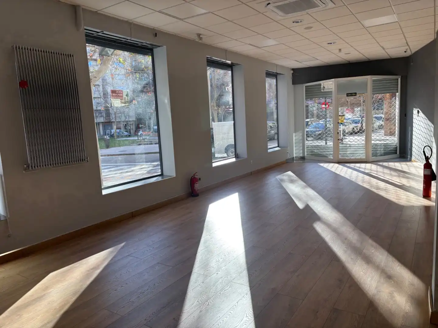 Commercial properties for rent in Zaragoza  with Air Conditioner, Heating and Parquet flooring