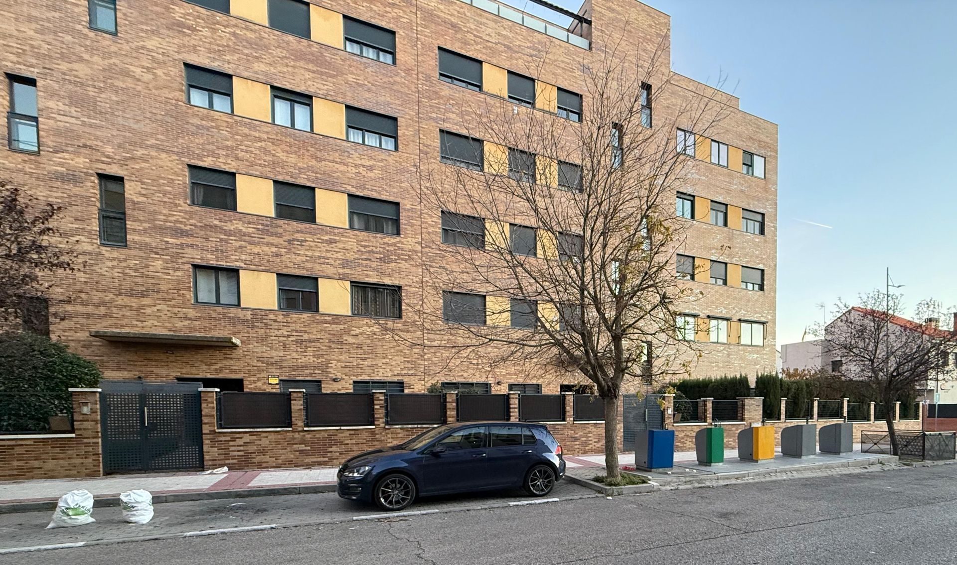 Exterior view of Flat for sale in Parla  with Air Conditioner, Heating and Storage room