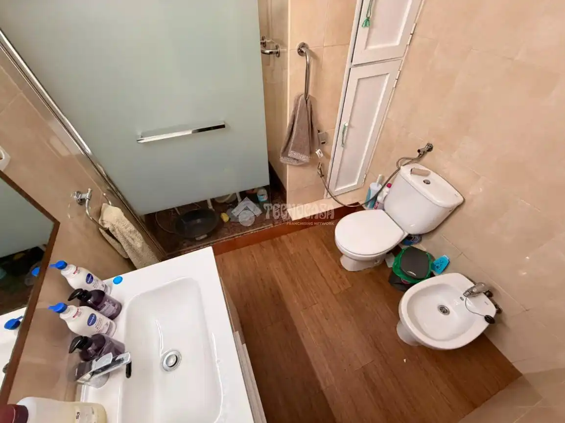 Baño de Piso en venta en Paterna con Aire acondicionado y Balcón