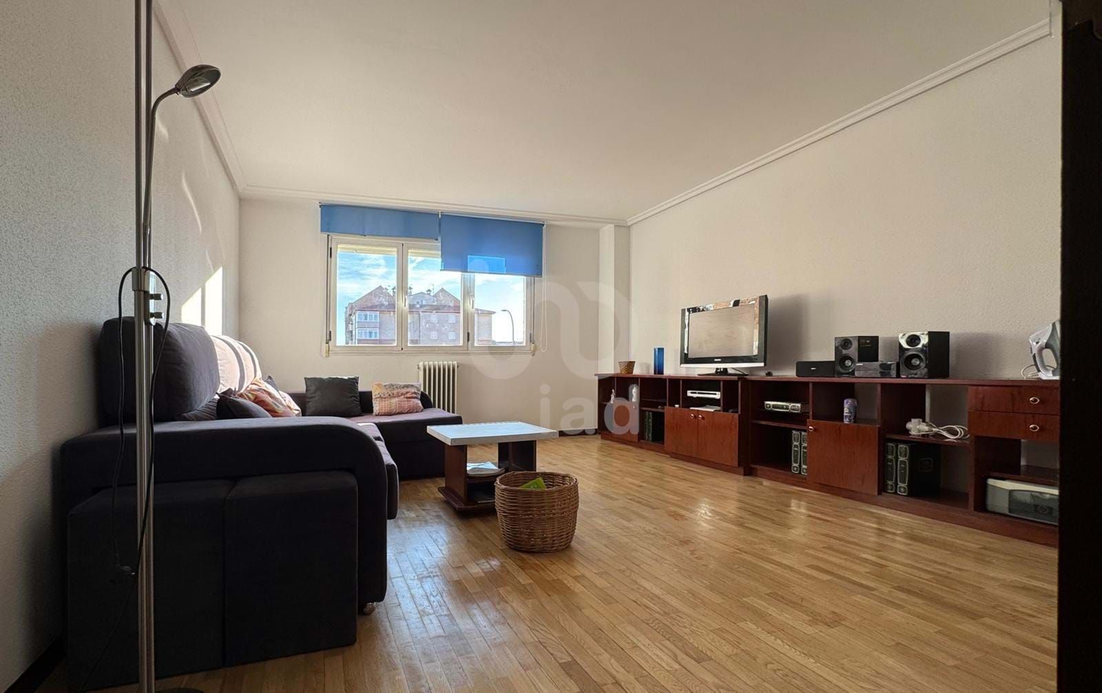 Sala d'estar de Pis en venda en León Capital  amb Calefacció i Terrassa
