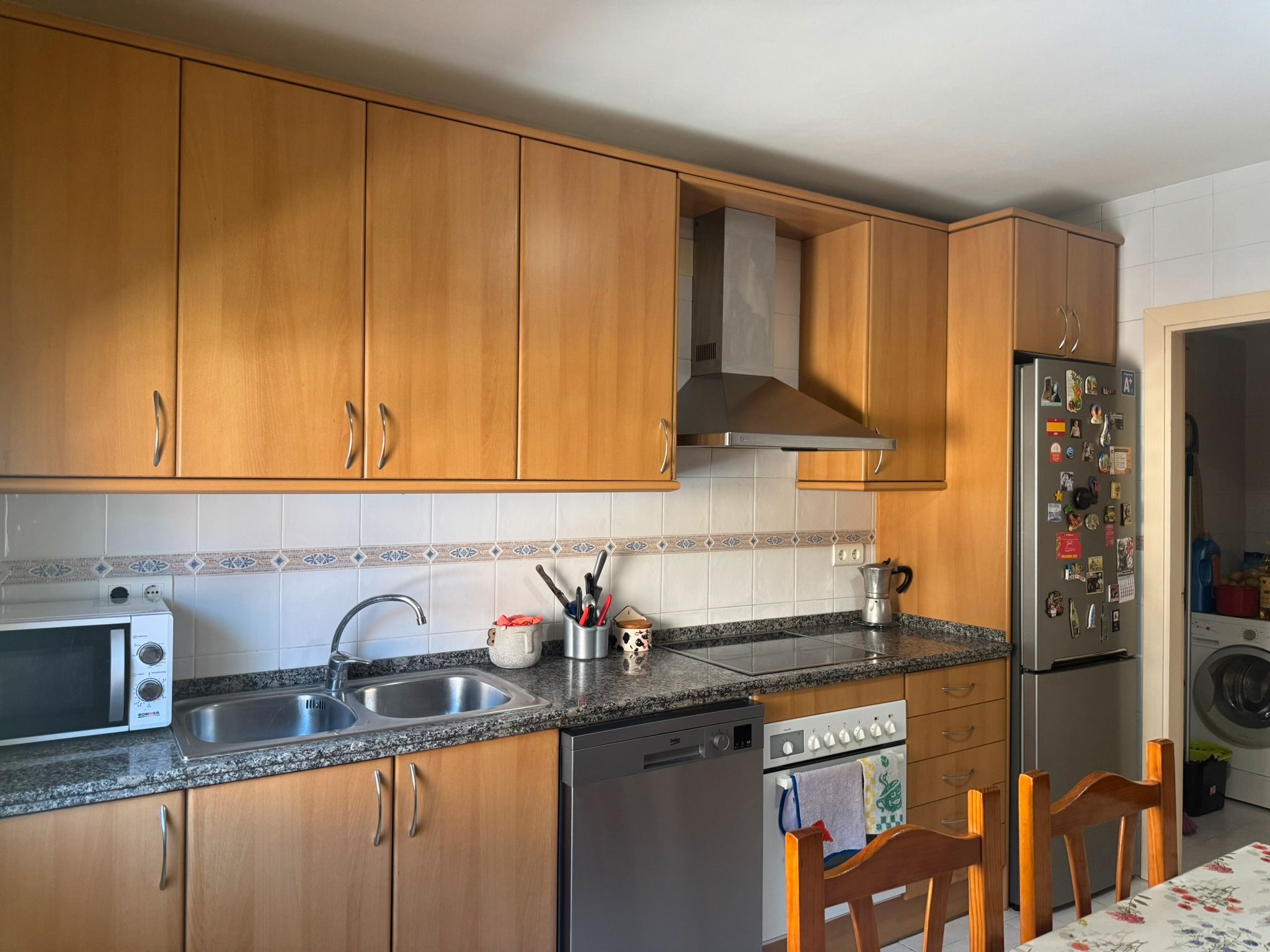 Cuina de Casa adosada en venda en Guissona amb Calefacció, Jardí privat i Piscina