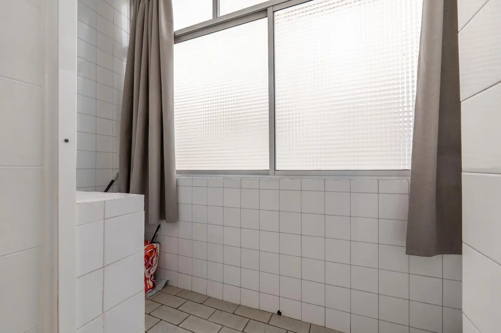 Badezimmer von Wohnung zum Verkauf in Granada mit Klimaanlage