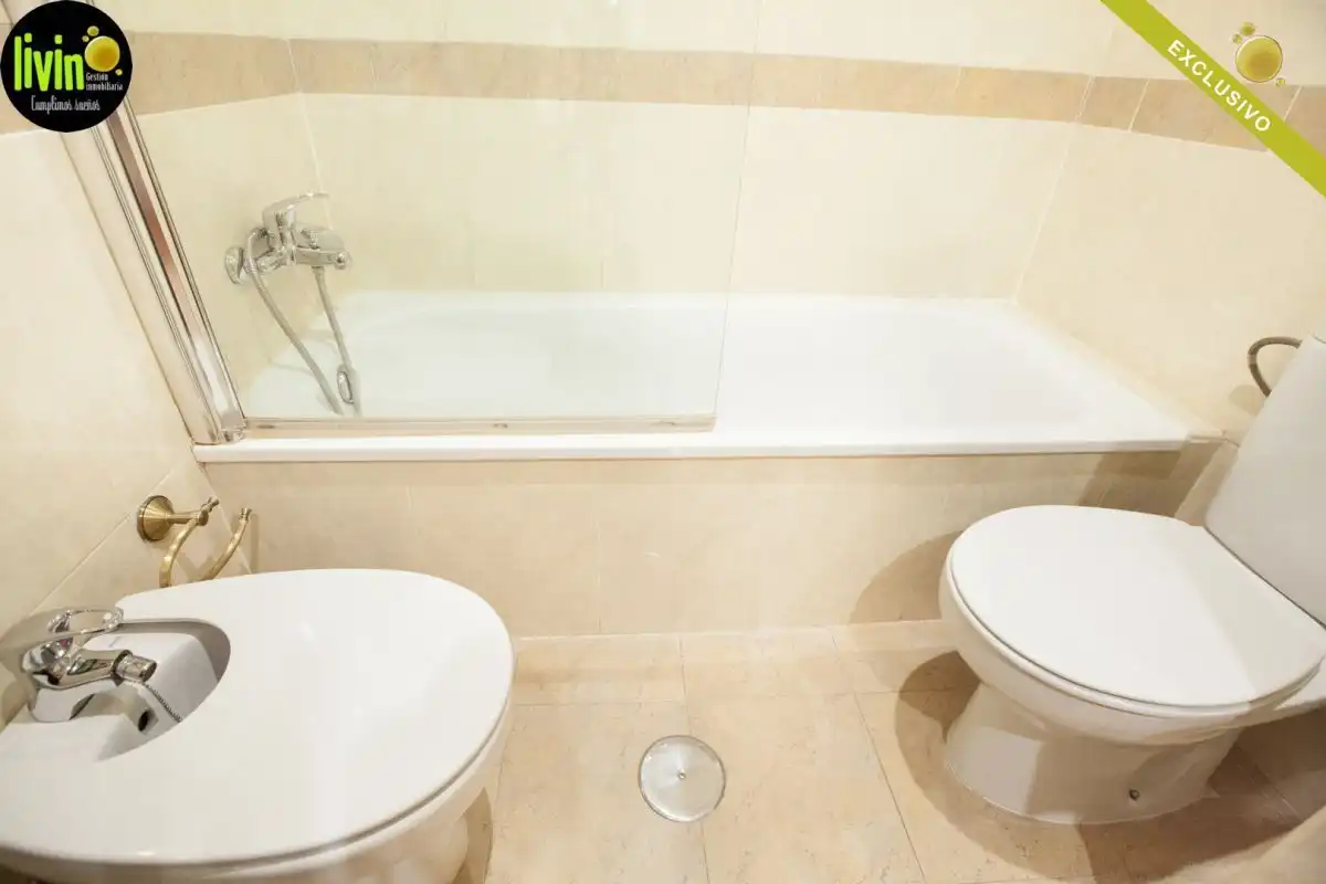 Bathroom of Flat for rent in Jaén  with Air Conditioner, Heating and Community pool