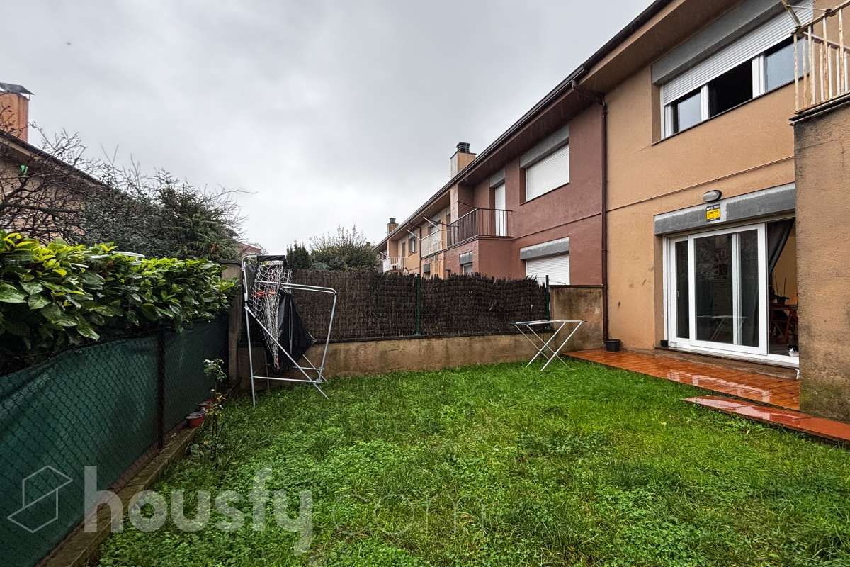 Jardí de Casa o xalet en venda en Olot amb Calefacció, Jardí privat i Parquet