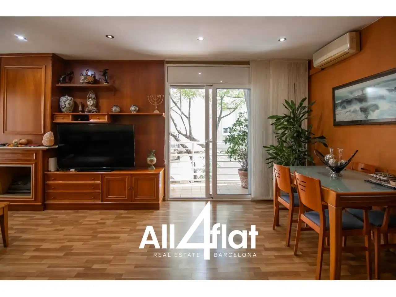 Exterior view of Duplexes for rent in Barcelona  with Air Conditioner, Heating and Terrace