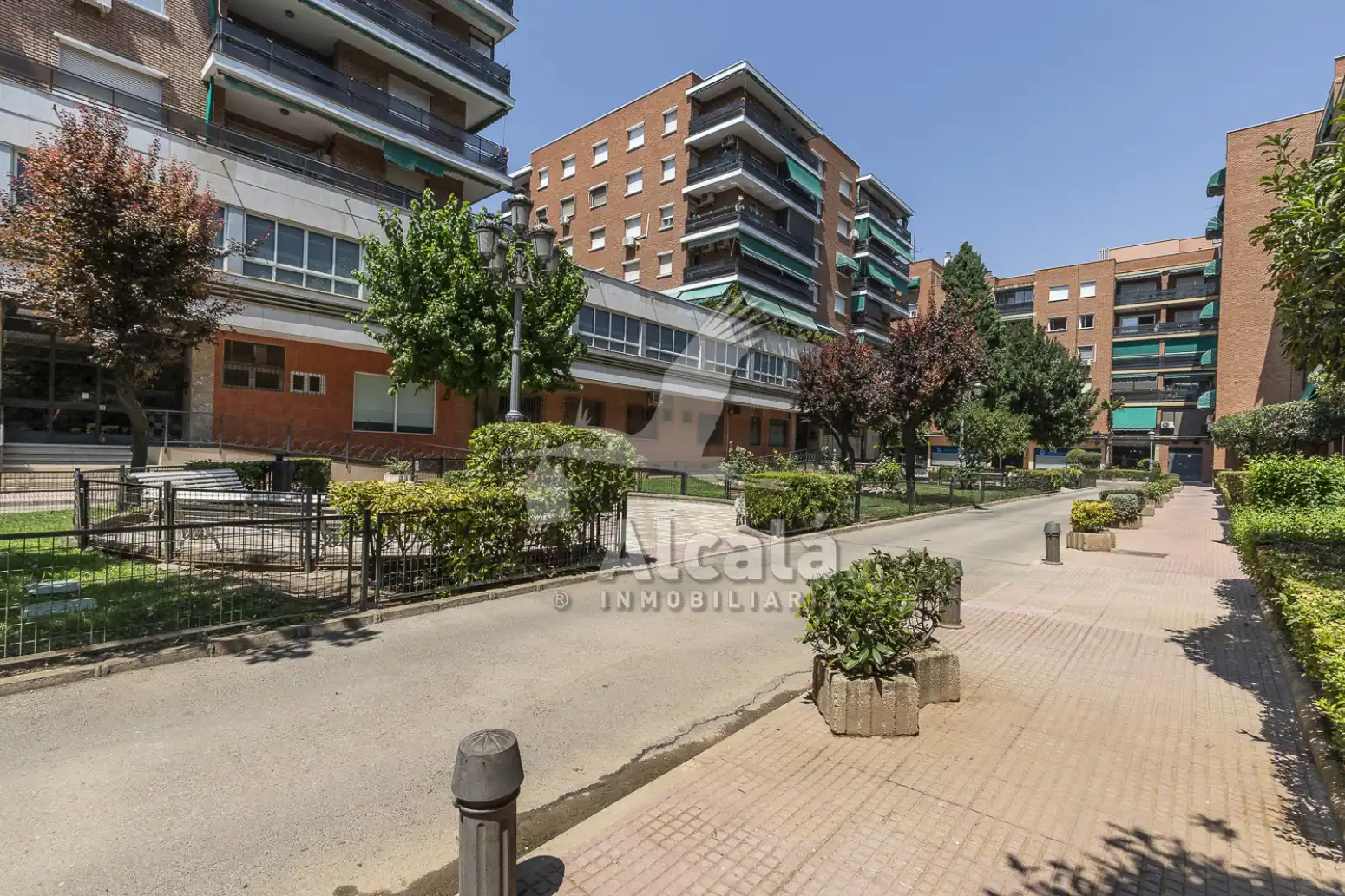 Vista exterior de Piso en venta en Alcalá de Henares con Calefacción, Jardín privado y Parquet