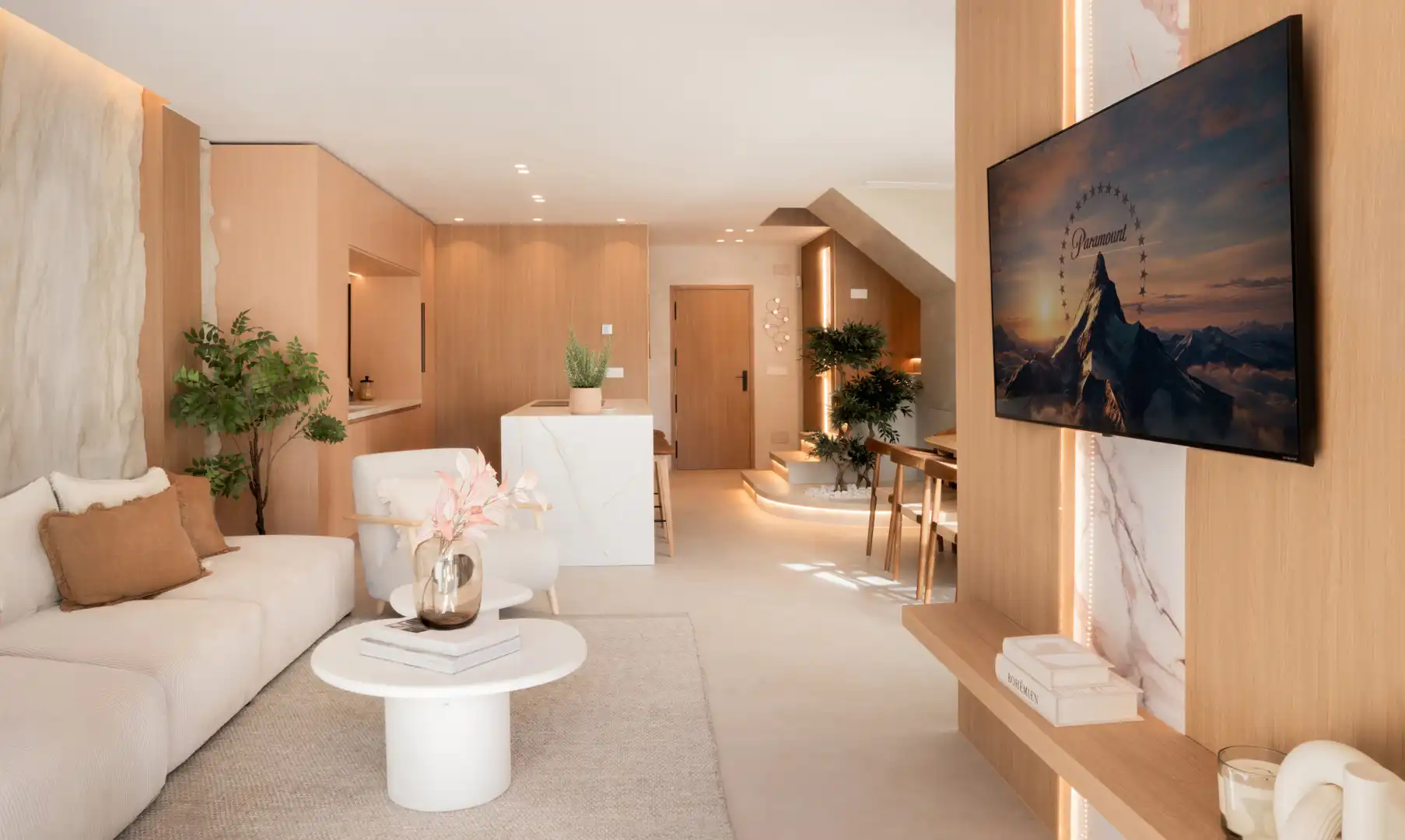 Sala d'estar de Casa adosada en venda en Marbella amb Aire condicionat, Jardí privat i Terrassa