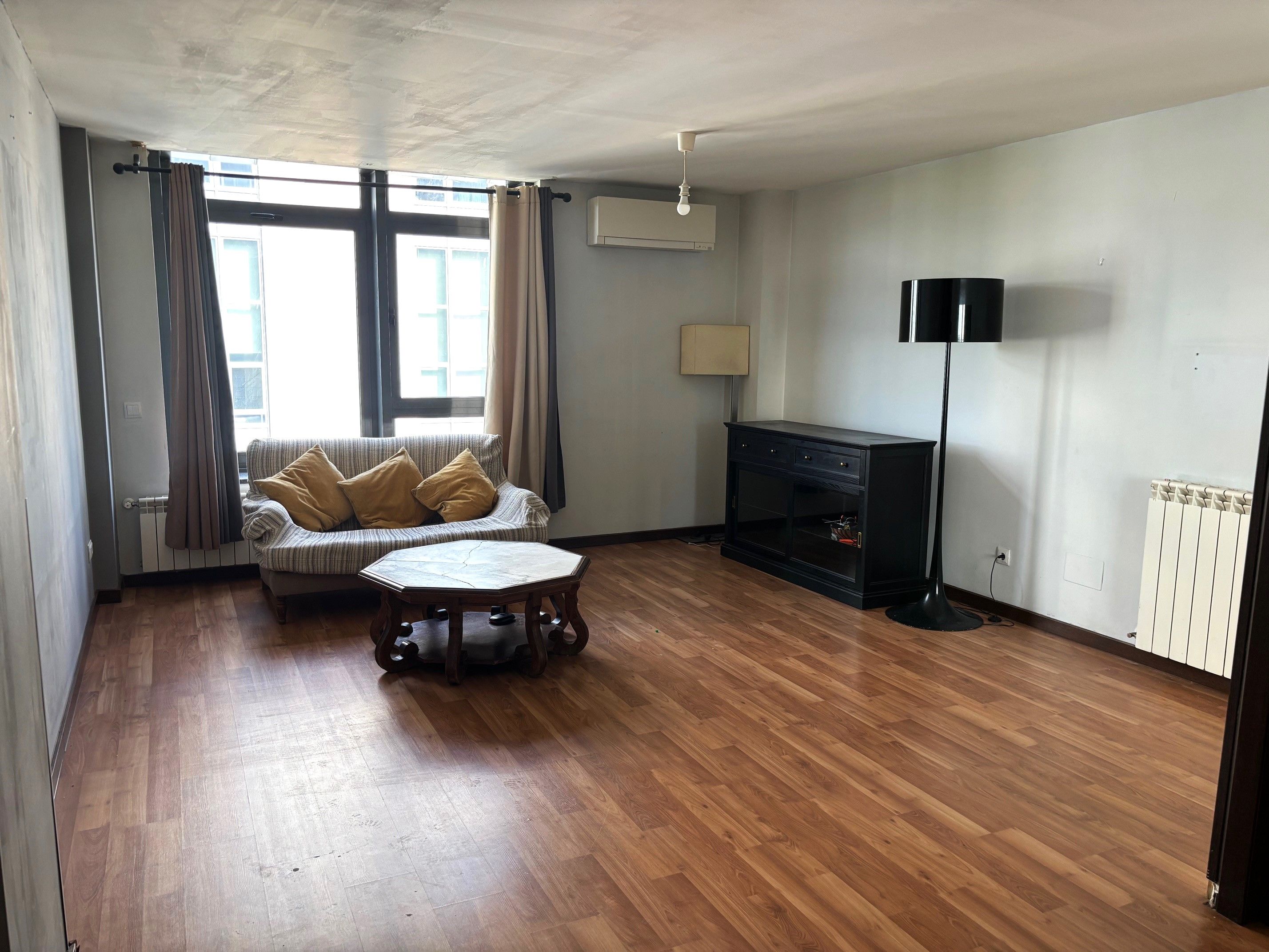 Sala d'estar de Pis en venda en  Madrid Capital amb Aire condicionat i Calefacció