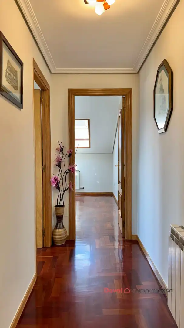 Attic for sale in Tui  with Air Conditioner, Heating and Parquet flooring