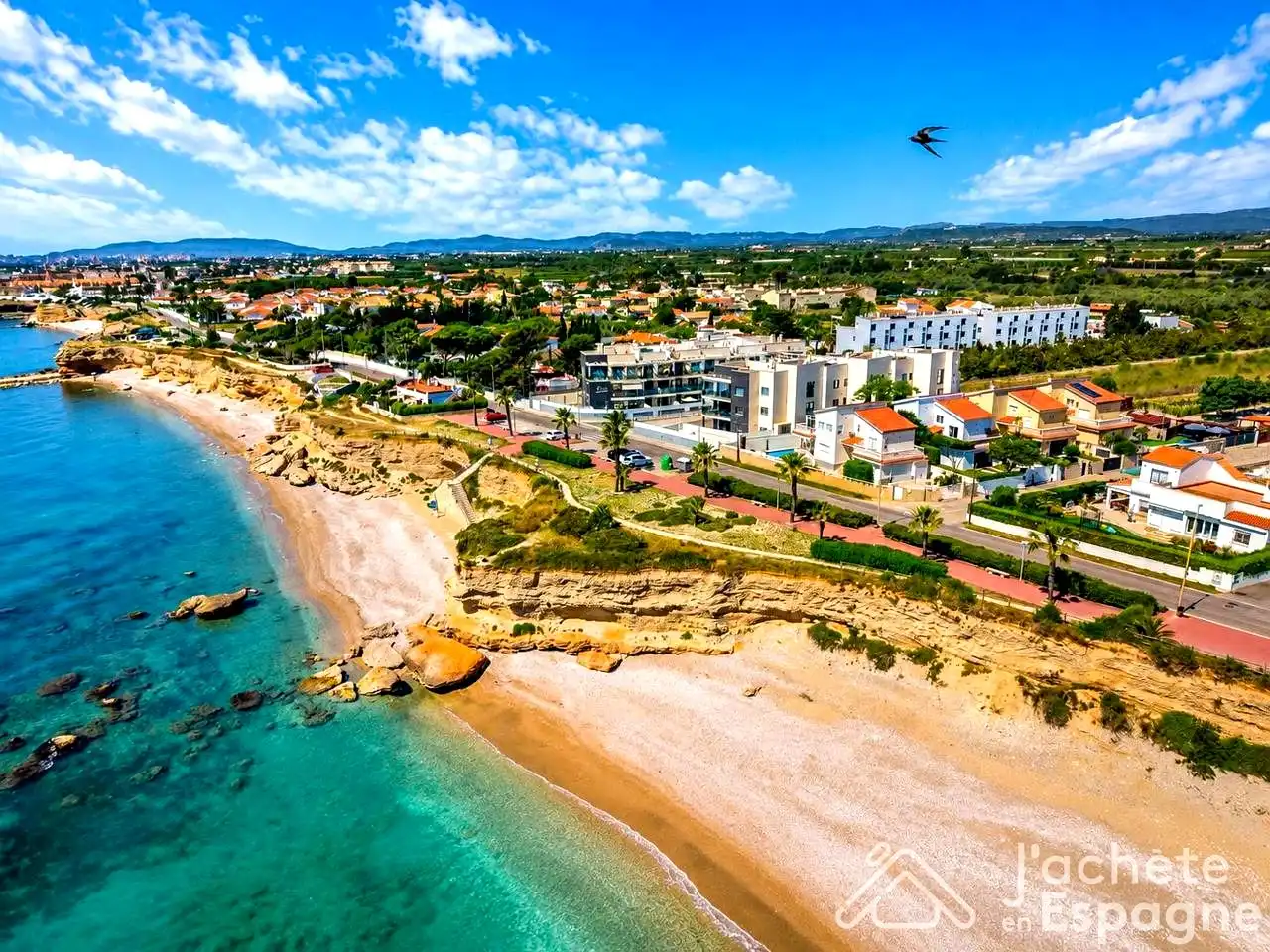 Vista exterior de Casa o xalet en venda en Vinaròs amb Aire condicionat, Jardí privat i Terrassa