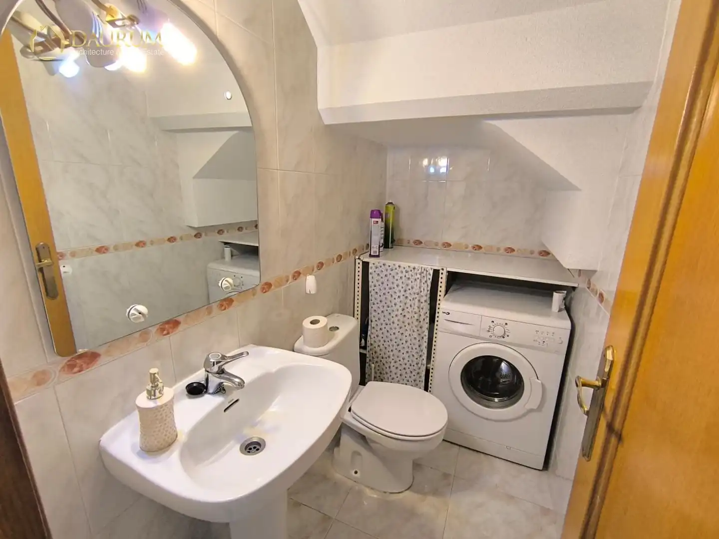 Badezimmer von Einfamilien-Reihenhaus zum Verkauf in Santa Pola mit Klimaanlage, Heizung und Privatgarten