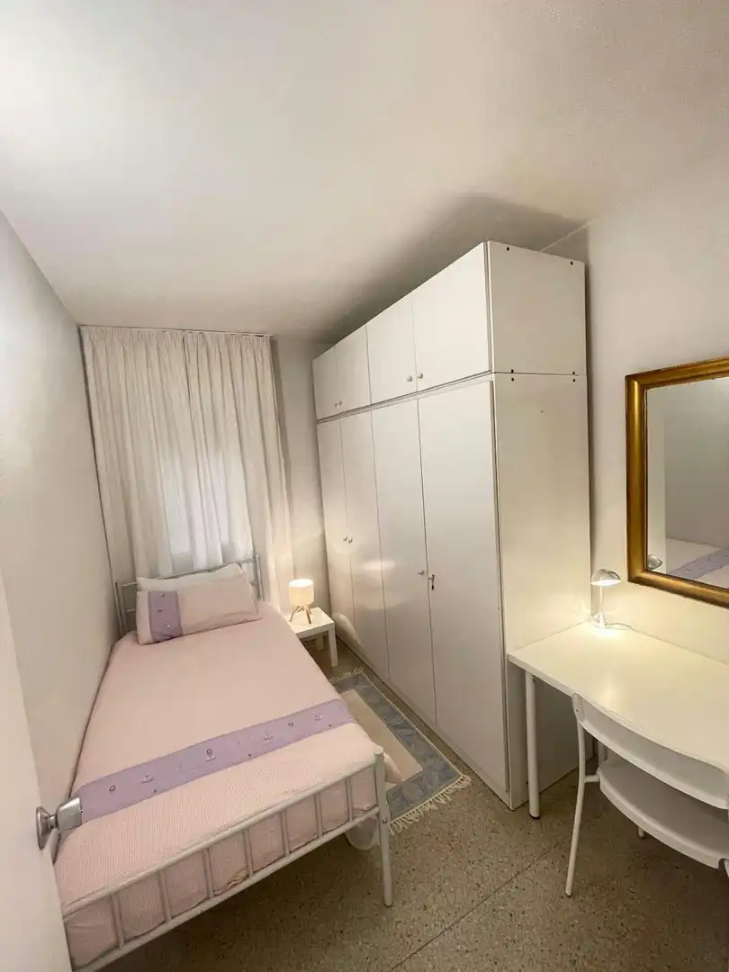 Schlafzimmer von Wohnung zur Miete in Barcelona mit Heizung, Möbliert und Waschmaschine