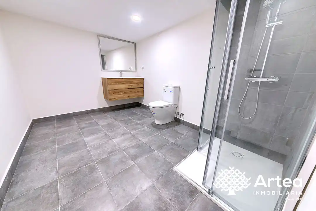 Baño de Piso en venta en Bilbao  con Balcón y Alarma