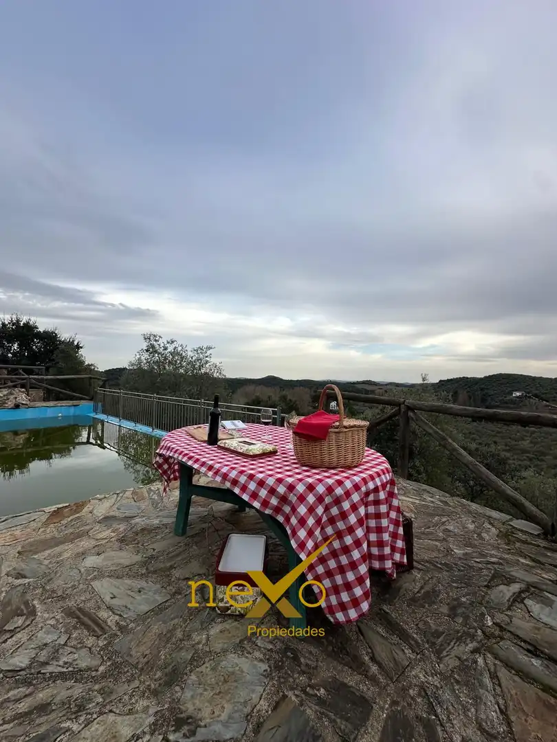 Terrassa de Finca rústica en venda en Las Navas de la Concepción amb Jardí privat, Piscina i Moblat