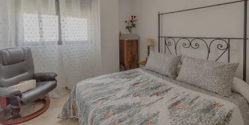 Habitación de Piso de alquiler en Elche / Elx con Aire acondicionado, Parquet y Amueblado