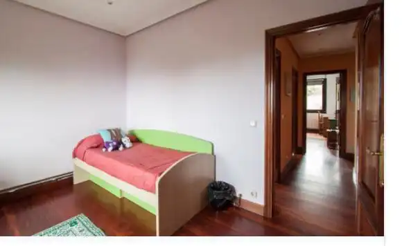 Dormitori de Casa adosada en venda en Donostia - San Sebastián  amb Jardí privat i Terrassa