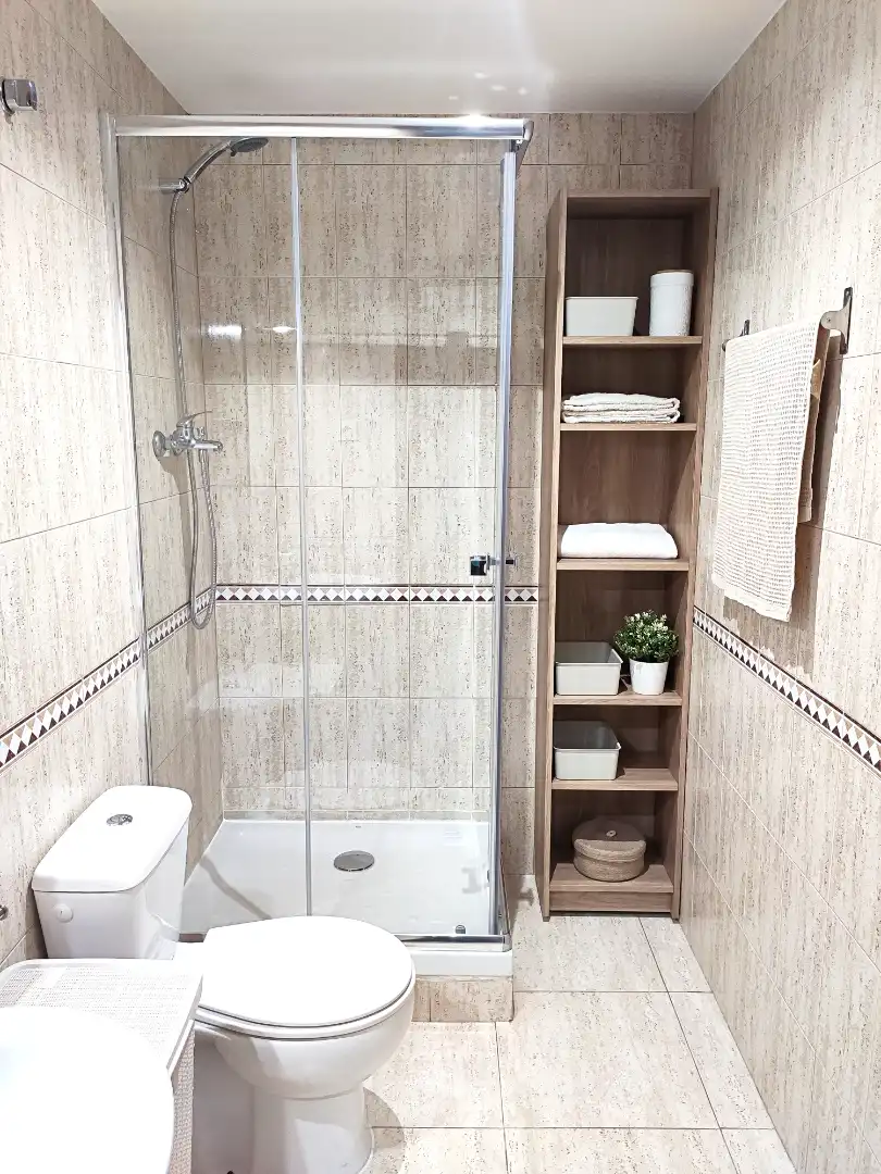 Baño de Piso de alquiler en Terrassa con Amueblado, Horno y Lavadora