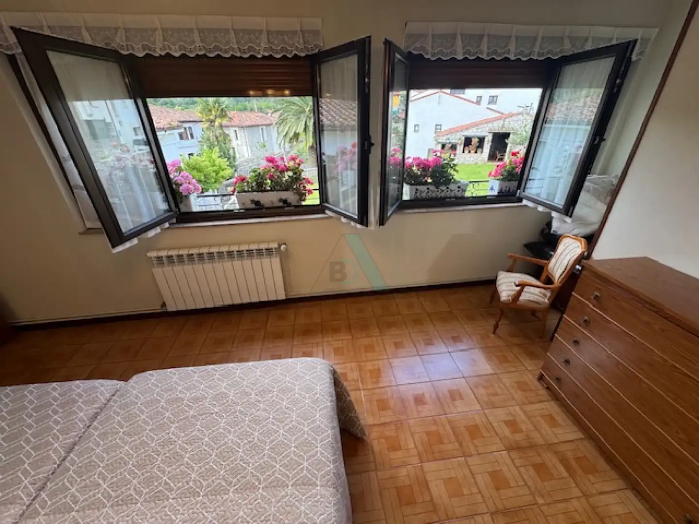 Dormitori de Casa o xalet en venda en Llanes amb Jardí privat